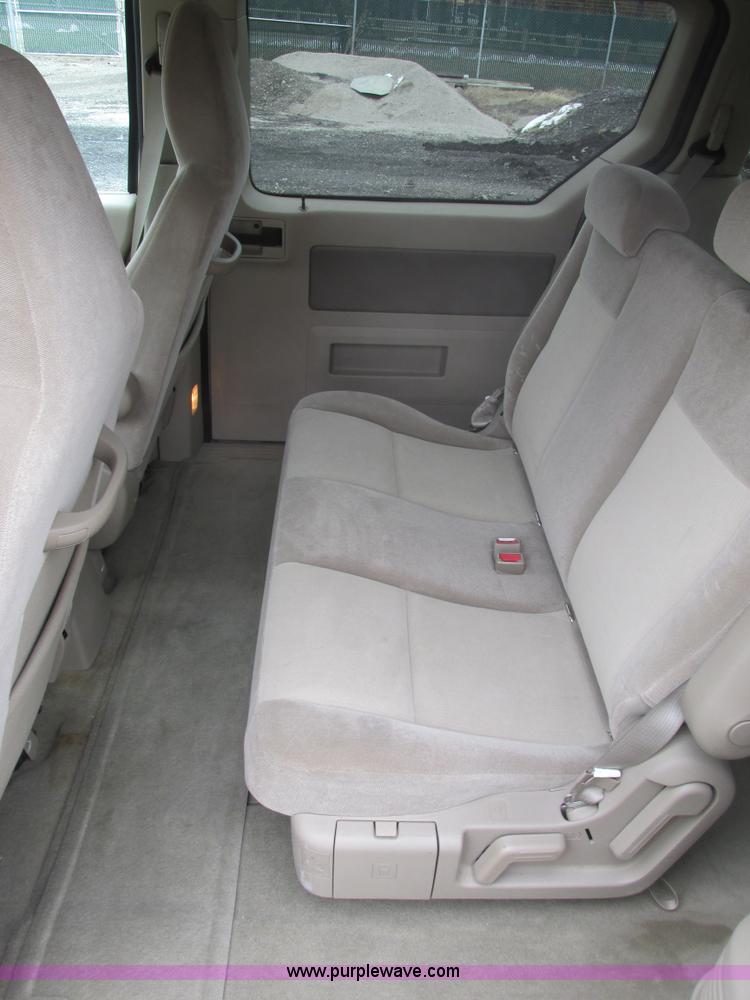 image for item F4403 2007 Ford Freestar SE van