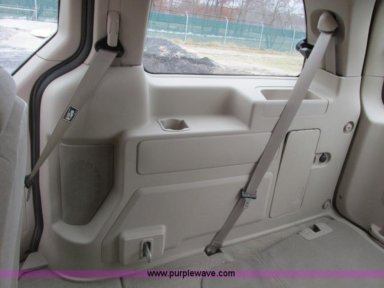 image for item F4403 2007 Ford Freestar SE van