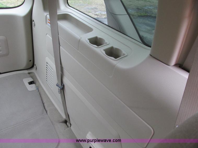 image for item F4403 2007 Ford Freestar SE van