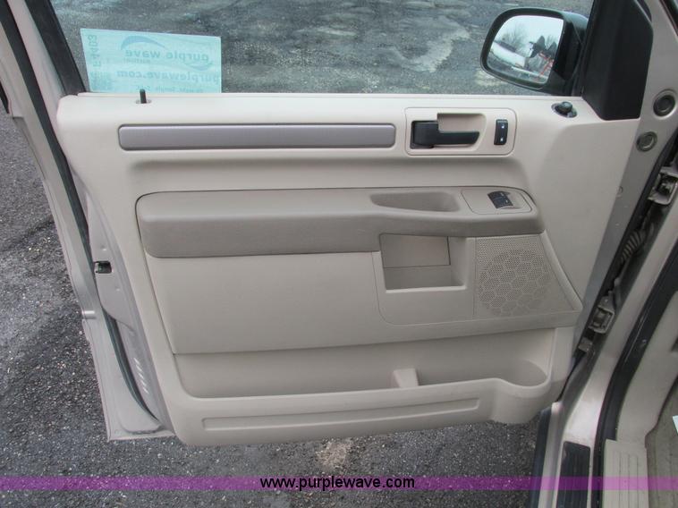 image for item F4403 2007 Ford Freestar SE van