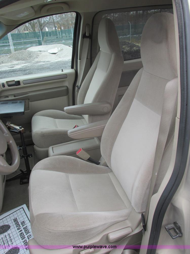 image for item F4403 2007 Ford Freestar SE van