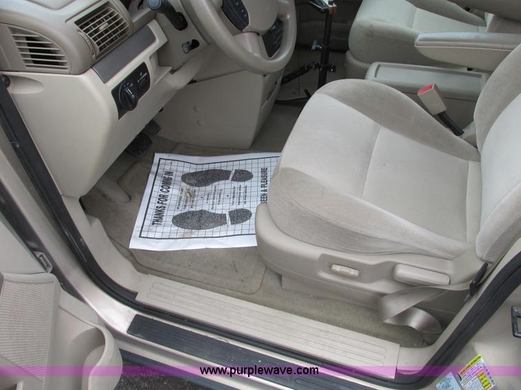 image for item F4403 2007 Ford Freestar SE van