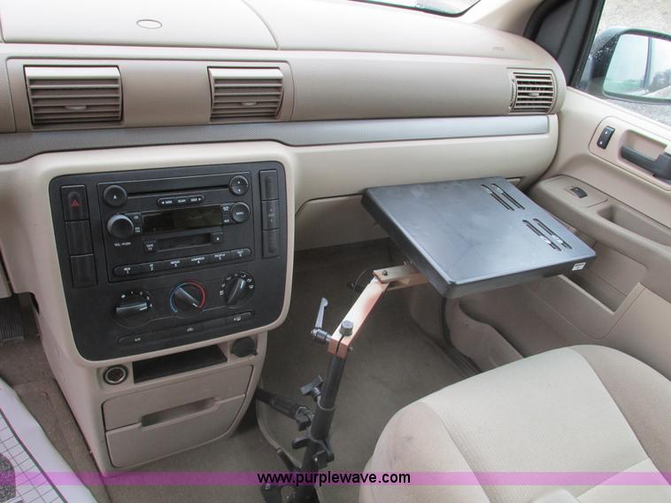 image for item F4403 2007 Ford Freestar SE van