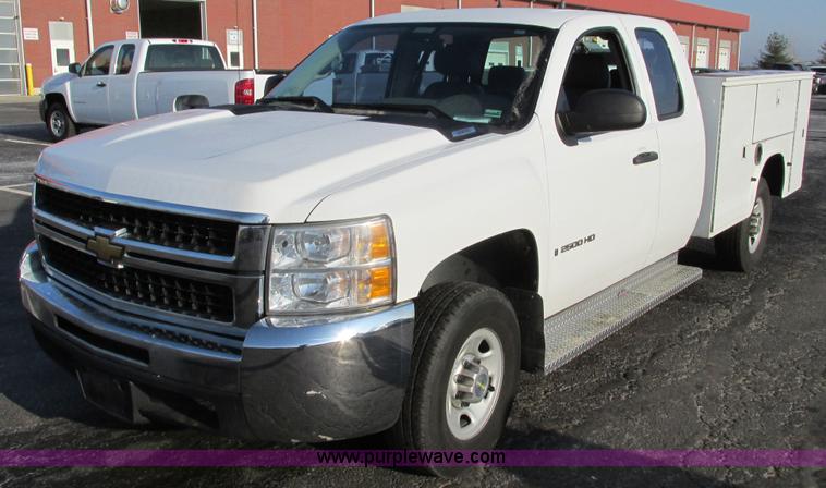 image for item F4498 2009 Chevrolet Silverado 2500HD Extended Cab pickup truck