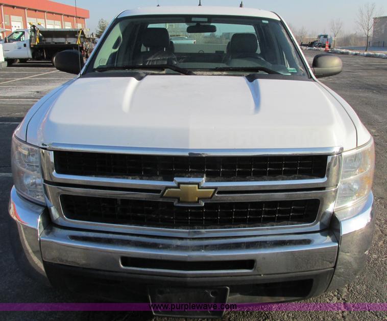 image for item F4498 2009 Chevrolet Silverado 2500HD Extended Cab pickup truck