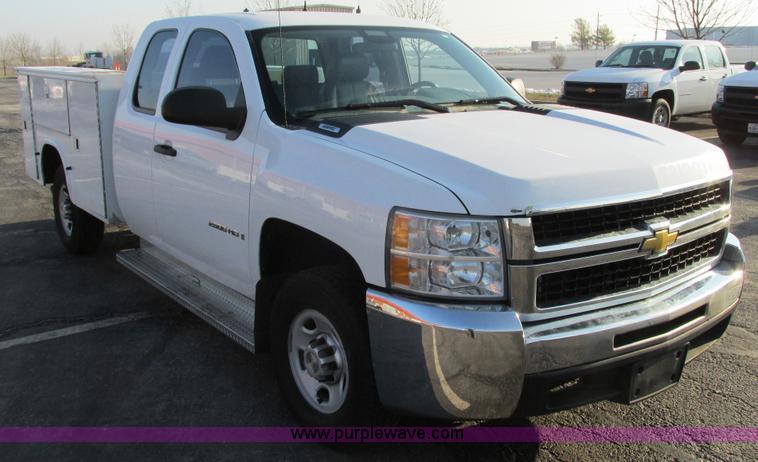 image for item F4498 2009 Chevrolet Silverado 2500HD Extended Cab pickup truck