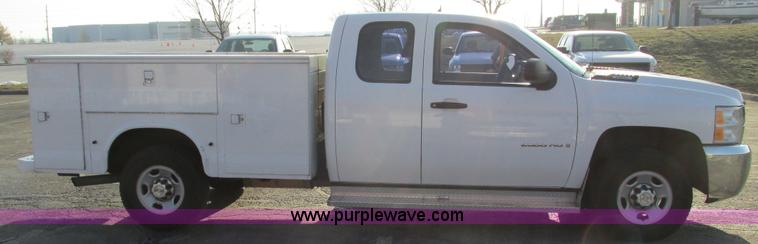 image for item F4498 2009 Chevrolet Silverado 2500HD Extended Cab pickup truck
