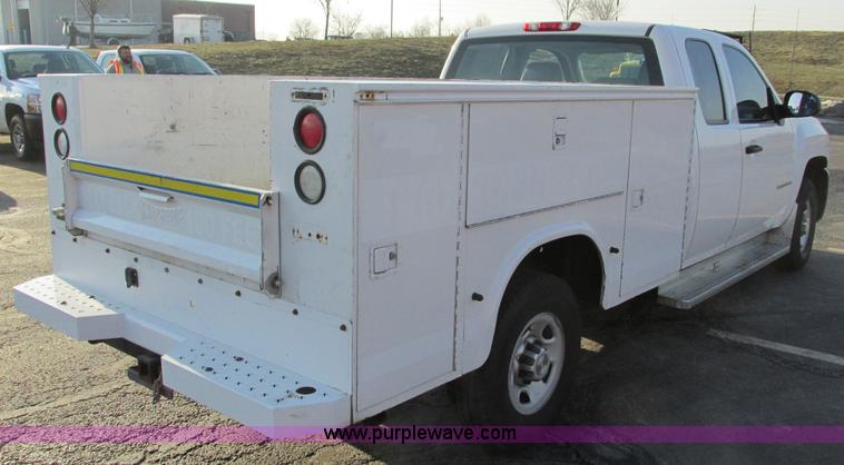 image for item F4498 2009 Chevrolet Silverado 2500HD Extended Cab pickup truck