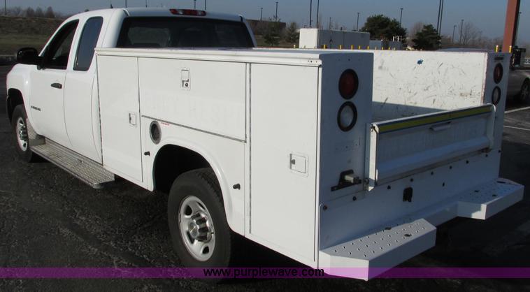 image for item F4498 2009 Chevrolet Silverado 2500HD Extended Cab pickup truck