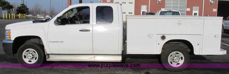 image for item F4498 2009 Chevrolet Silverado 2500HD Extended Cab pickup truck