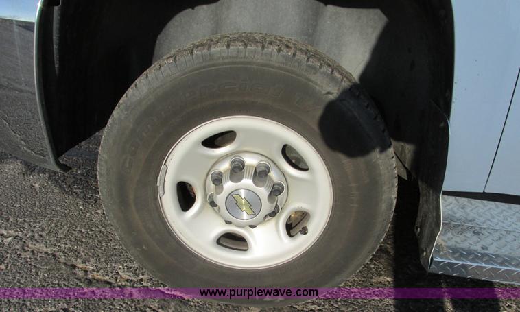 image for item F4498 2009 Chevrolet Silverado 2500HD Extended Cab pickup truck