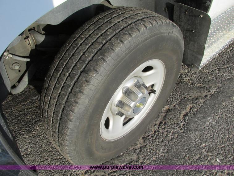 image for item F4498 2009 Chevrolet Silverado 2500HD Extended Cab pickup truck