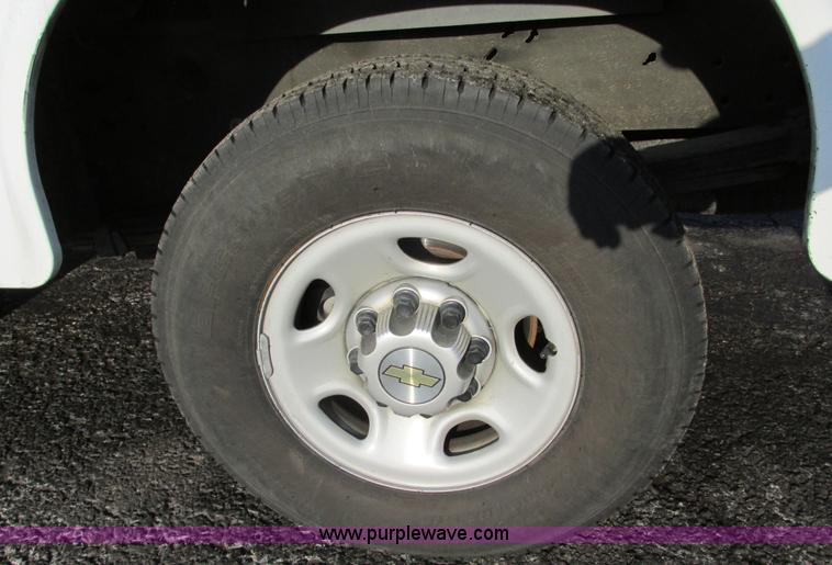 image for item F4498 2009 Chevrolet Silverado 2500HD Extended Cab pickup truck