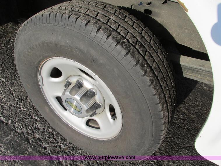 image for item F4498 2009 Chevrolet Silverado 2500HD Extended Cab pickup truck