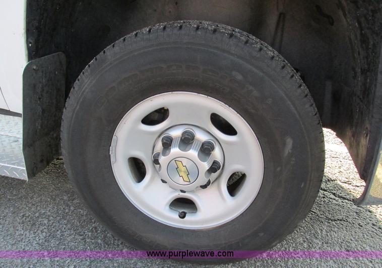 image for item F4498 2009 Chevrolet Silverado 2500HD Extended Cab pickup truck