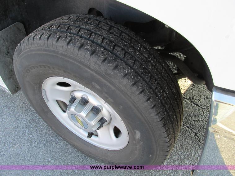 image for item F4498 2009 Chevrolet Silverado 2500HD Extended Cab pickup truck