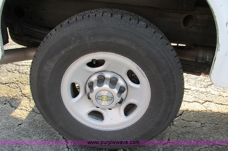 image for item F4498 2009 Chevrolet Silverado 2500HD Extended Cab pickup truck