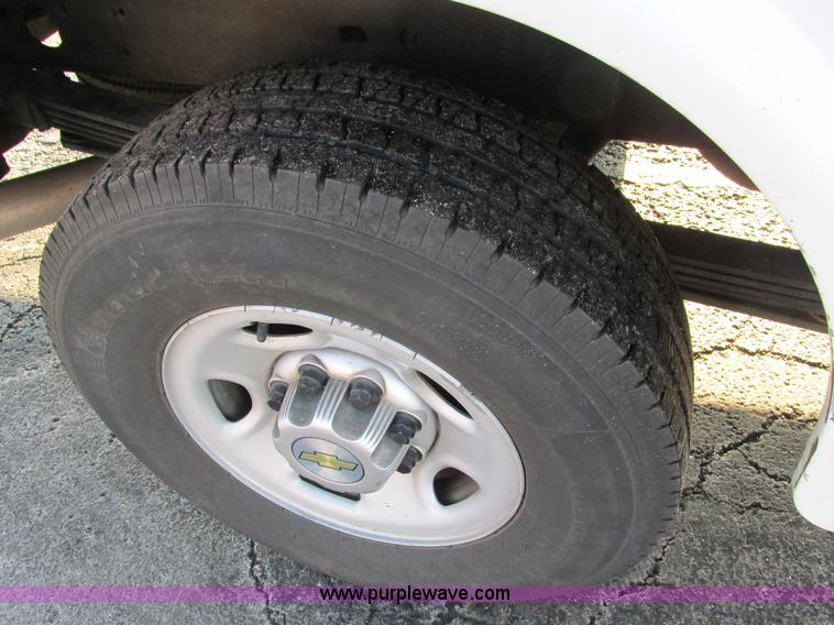 image for item F4498 2009 Chevrolet Silverado 2500HD Extended Cab pickup truck