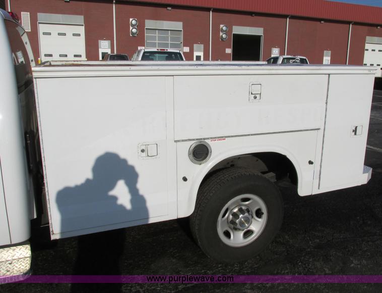 image for item F4498 2009 Chevrolet Silverado 2500HD Extended Cab pickup truck