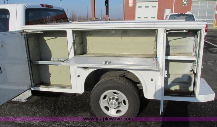 image for item F4498 2009 Chevrolet Silverado 2500HD Extended Cab pickup truck