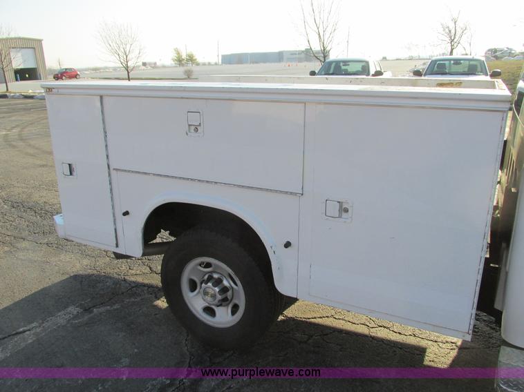 image for item F4498 2009 Chevrolet Silverado 2500HD Extended Cab pickup truck