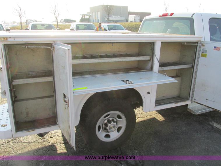 image for item F4498 2009 Chevrolet Silverado 2500HD Extended Cab pickup truck