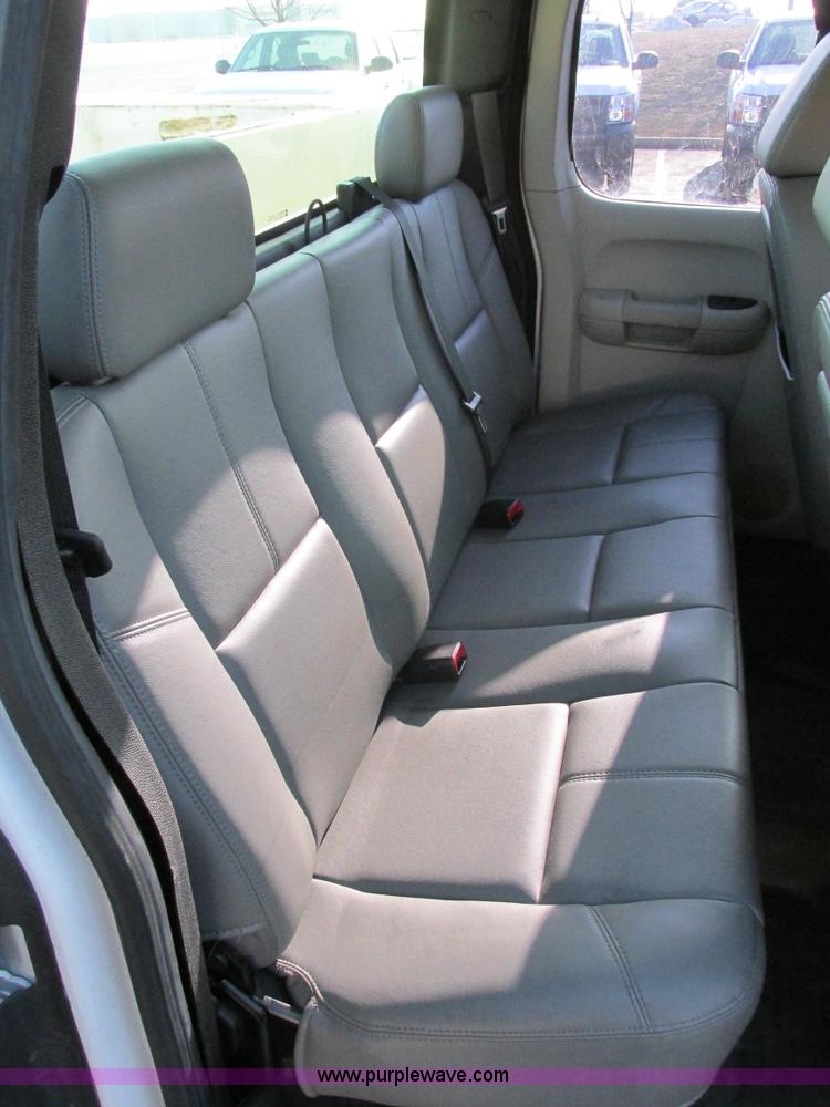 image for item F4498 2009 Chevrolet Silverado 2500HD Extended Cab pickup truck