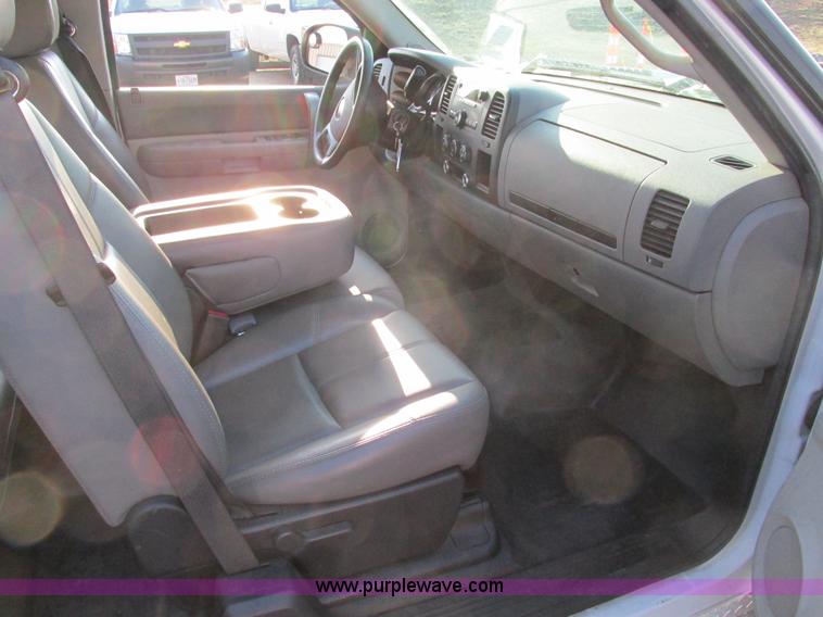 image for item F4498 2009 Chevrolet Silverado 2500HD Extended Cab pickup truck