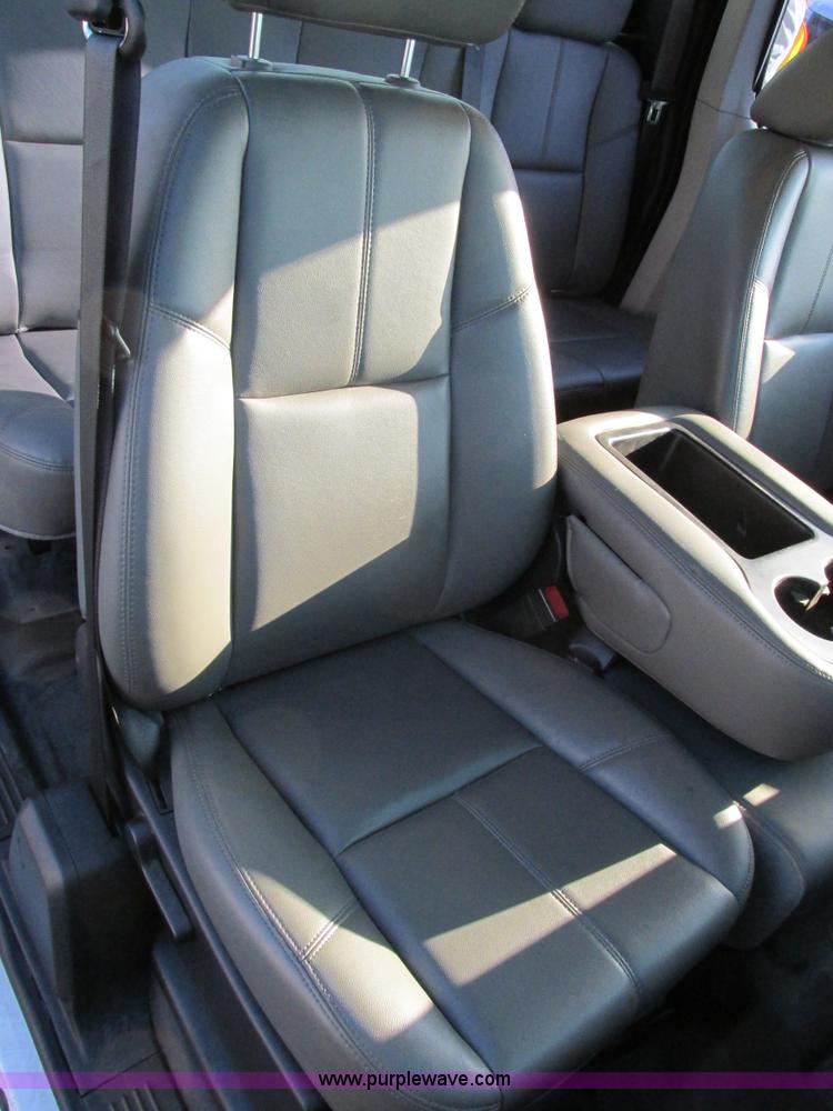 image for item F4498 2009 Chevrolet Silverado 2500HD Extended Cab pickup truck