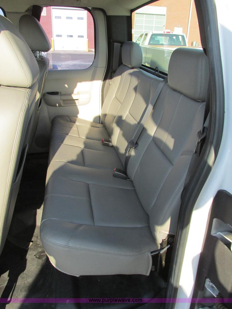 image for item F4498 2009 Chevrolet Silverado 2500HD Extended Cab pickup truck