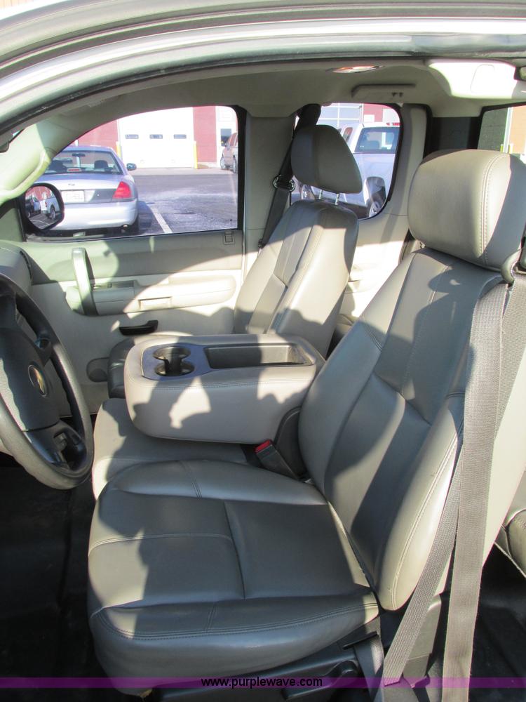 image for item F4498 2009 Chevrolet Silverado 2500HD Extended Cab pickup truck