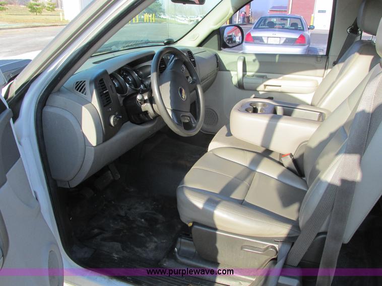 image for item F4498 2009 Chevrolet Silverado 2500HD Extended Cab pickup truck