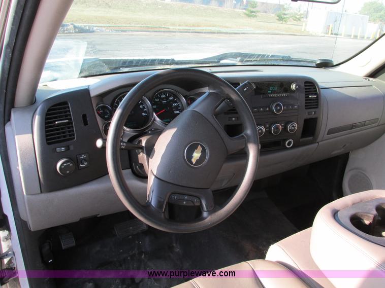 image for item F4498 2009 Chevrolet Silverado 2500HD Extended Cab pickup truck