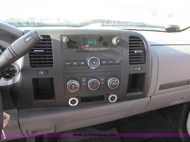 image for item F4498 2009 Chevrolet Silverado 2500HD Extended Cab pickup truck