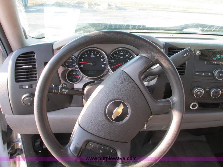 image for item F4498 2009 Chevrolet Silverado 2500HD Extended Cab pickup truck