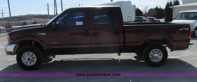 image for item F4772 2000 Ford F250 Super Duty Crew Cab pickup truck