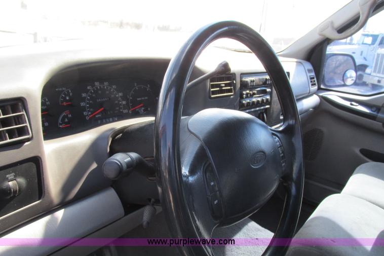 image for item F4772 2000 Ford F250 Super Duty Crew Cab pickup truck