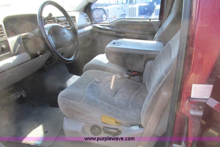 image for item F4772 2000 Ford F250 Super Duty Crew Cab pickup truck