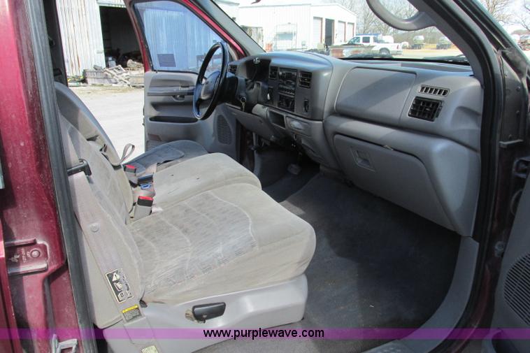 image for item F4772 2000 Ford F250 Super Duty Crew Cab pickup truck