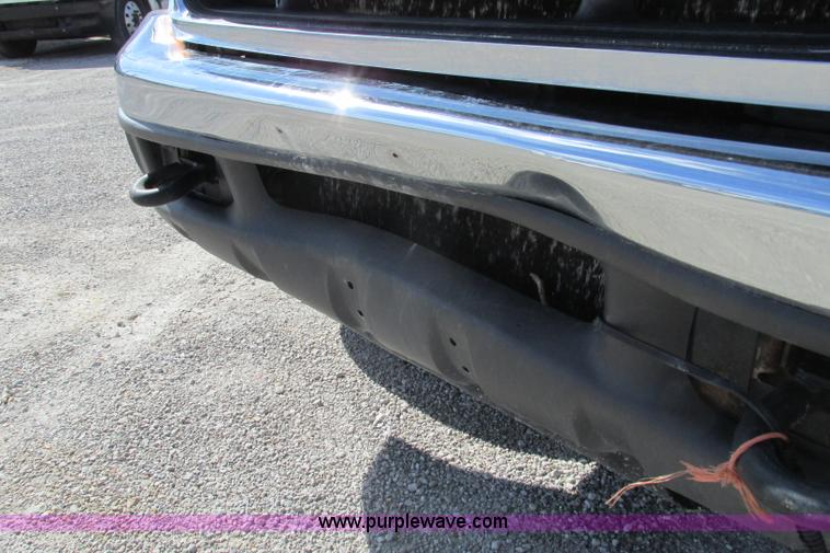 image for item F4772 2000 Ford F250 Super Duty Crew Cab pickup truck