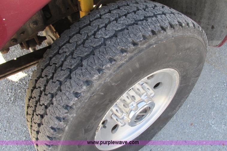 image for item F4772 2000 Ford F250 Super Duty Crew Cab pickup truck