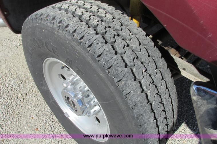 image for item F4772 2000 Ford F250 Super Duty Crew Cab pickup truck