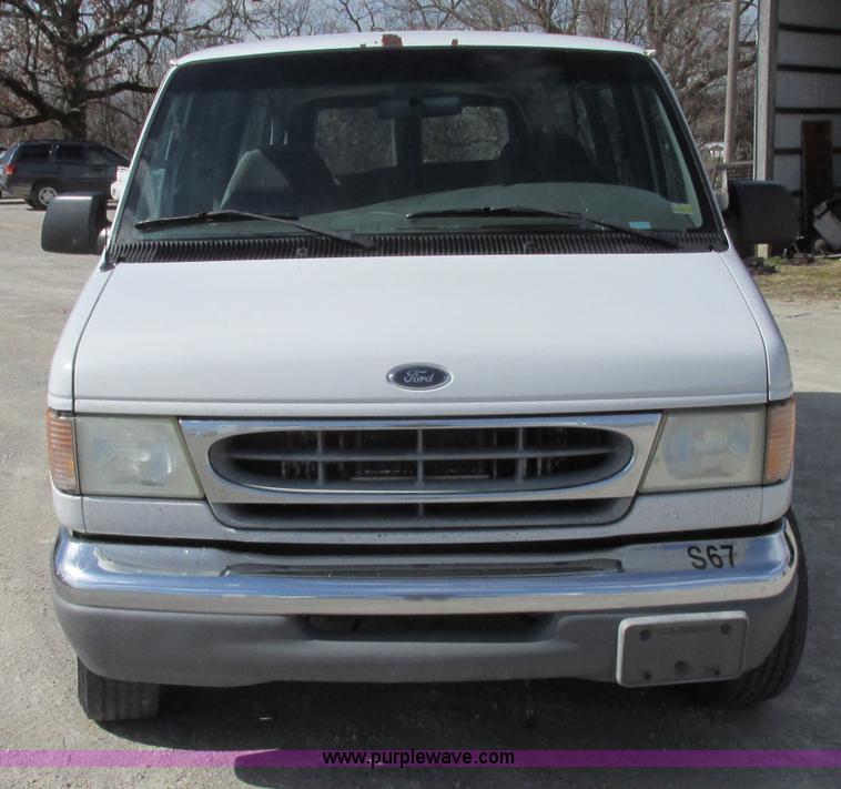 image for item F4773 2002 Ford Econoline E350 Extended van