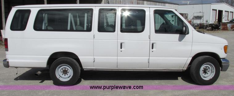 image for item F4773 2002 Ford Econoline E350 Extended van