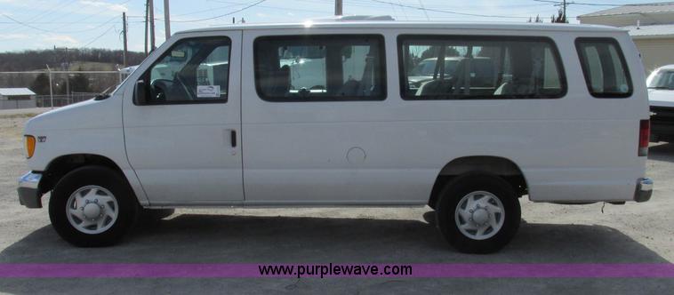 image for item F4773 2002 Ford Econoline E350 Extended van