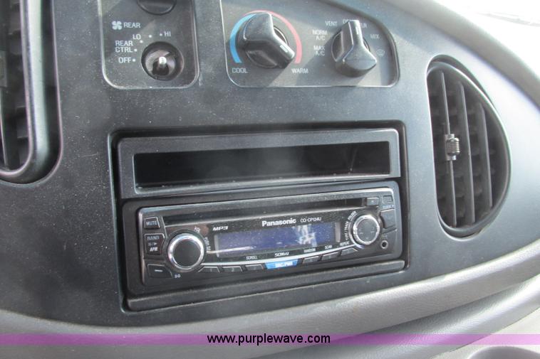 image for item F4773 2002 Ford Econoline E350 Extended van