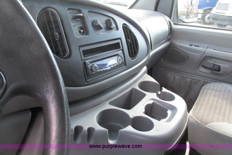 image for item F4773 2002 Ford Econoline E350 Extended van