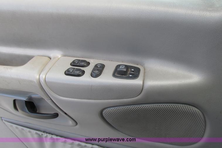 image for item F4773 2002 Ford Econoline E350 Extended van