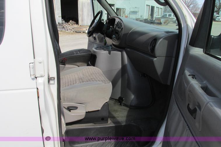 image for item F4773 2002 Ford Econoline E350 Extended van