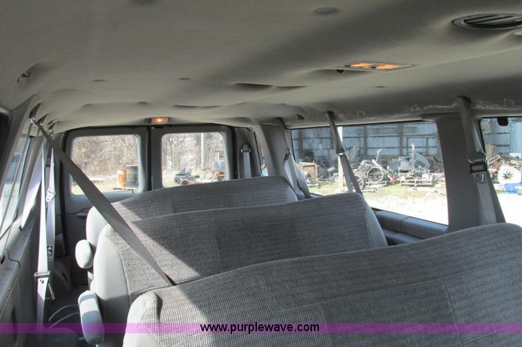 image for item F4773 2002 Ford Econoline E350 Extended van